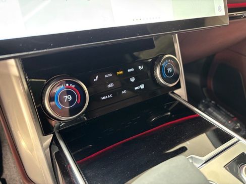 Used 2023 Land Rover Range Rover SE image 16