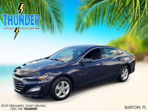 Used 2022 Chevrolet Malibu LS FWD image 2