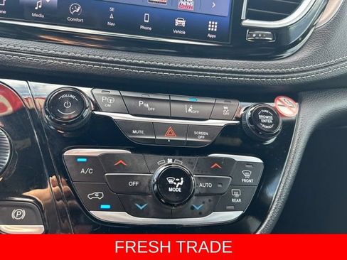 Used 2024 Chrysler Pacifica Premium FWD image 30