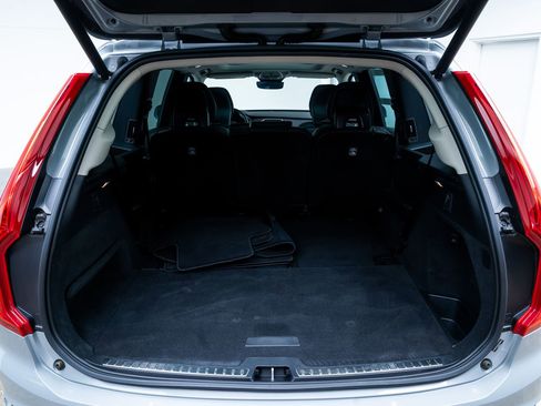 Used 2025 Volvo XC90 B5 Core AWD/4WD image 7