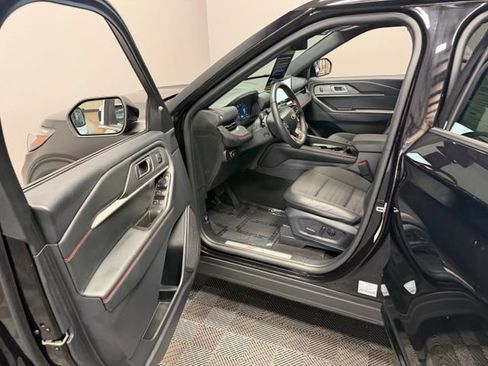 Used 2025 Ford Explorer ST-Line w/ Premium Package AWD/4WD image 14