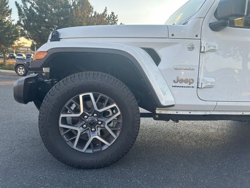 Used 2024 Jeep Wrangler Unlimited Sahara AWD/4WD image 10
