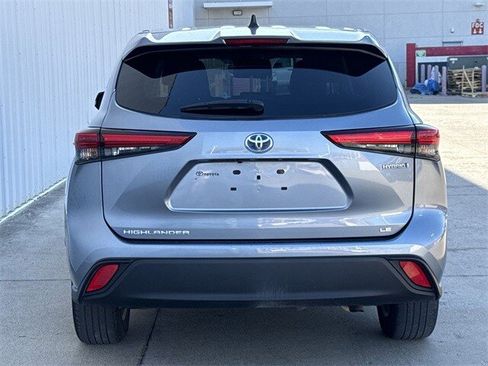 Used 2023 Toyota Highlander LE image 5