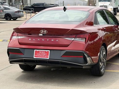 Used 2025 Hyundai Elantra SEL FWD image 7