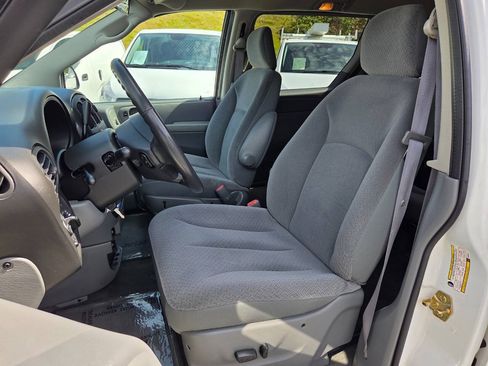 Used 2006 Dodge Grand Caravan SXT FWD image 14