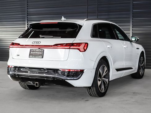 Used 2024 Audi Q8 e-tron Premium Plus image 16
