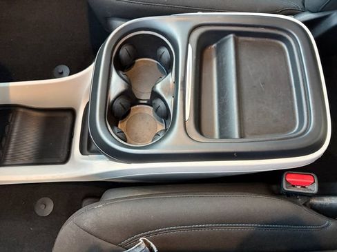 Used 2021 Chrysler Pacifica Touring w/ Cold Weather Group FWD image 26