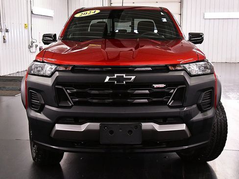 Used 2024 Chevrolet Colorado Trail Boss w/ Technology Package image 2