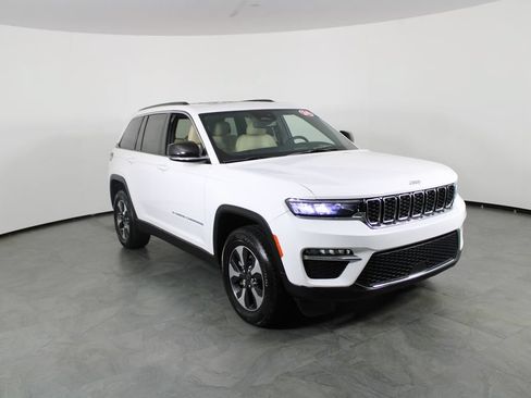 Used 2024 Jeep Grand Cherokee Limited 4xe AWD/4WD image 4