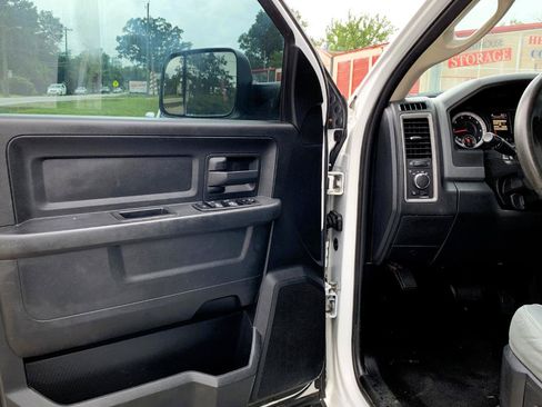 Used 2015 RAM 2500 Tradesman w/ Chrome Appearance Group AWD/4WD image 9