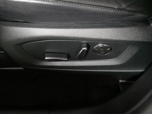 Used 2020 Ford Explorer Platinum w/ Premium Technology Package image 20