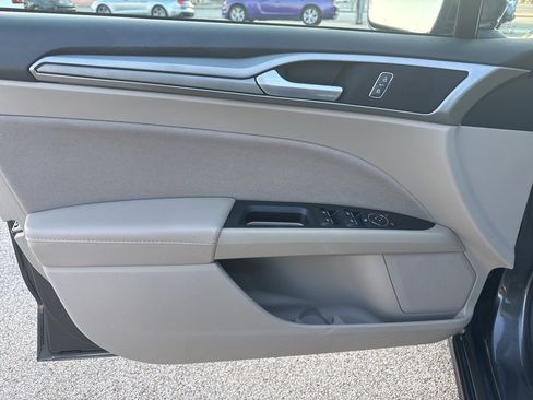 Used 2020 Ford Fusion SE image 12