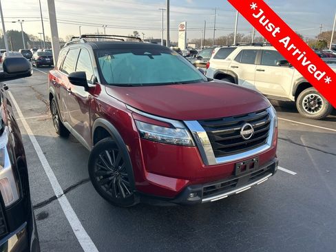 Used 2022 Nissan Pathfinder SL w/ SL Premium Package image 1
