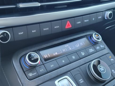 Used 2024 Hyundai Palisade Limited FWD image 33