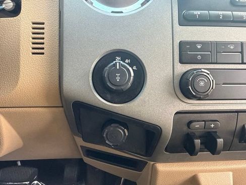 Used 2016 Ford F250 XLT w/ XLT Interior Package AWD/4WD image 17