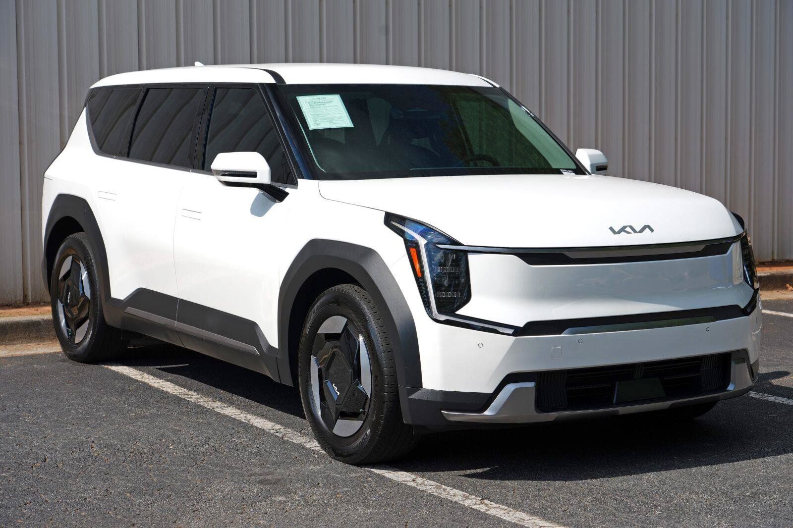 Used 2024 Kia EV9 Light Long Range RWD image 59