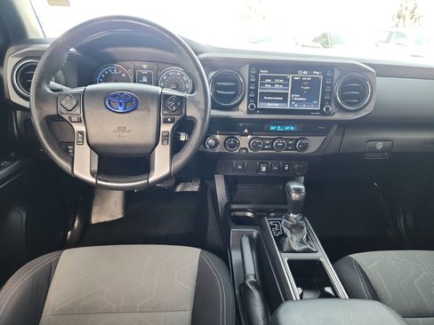 Used 2021 Toyota Tacoma PK image 9