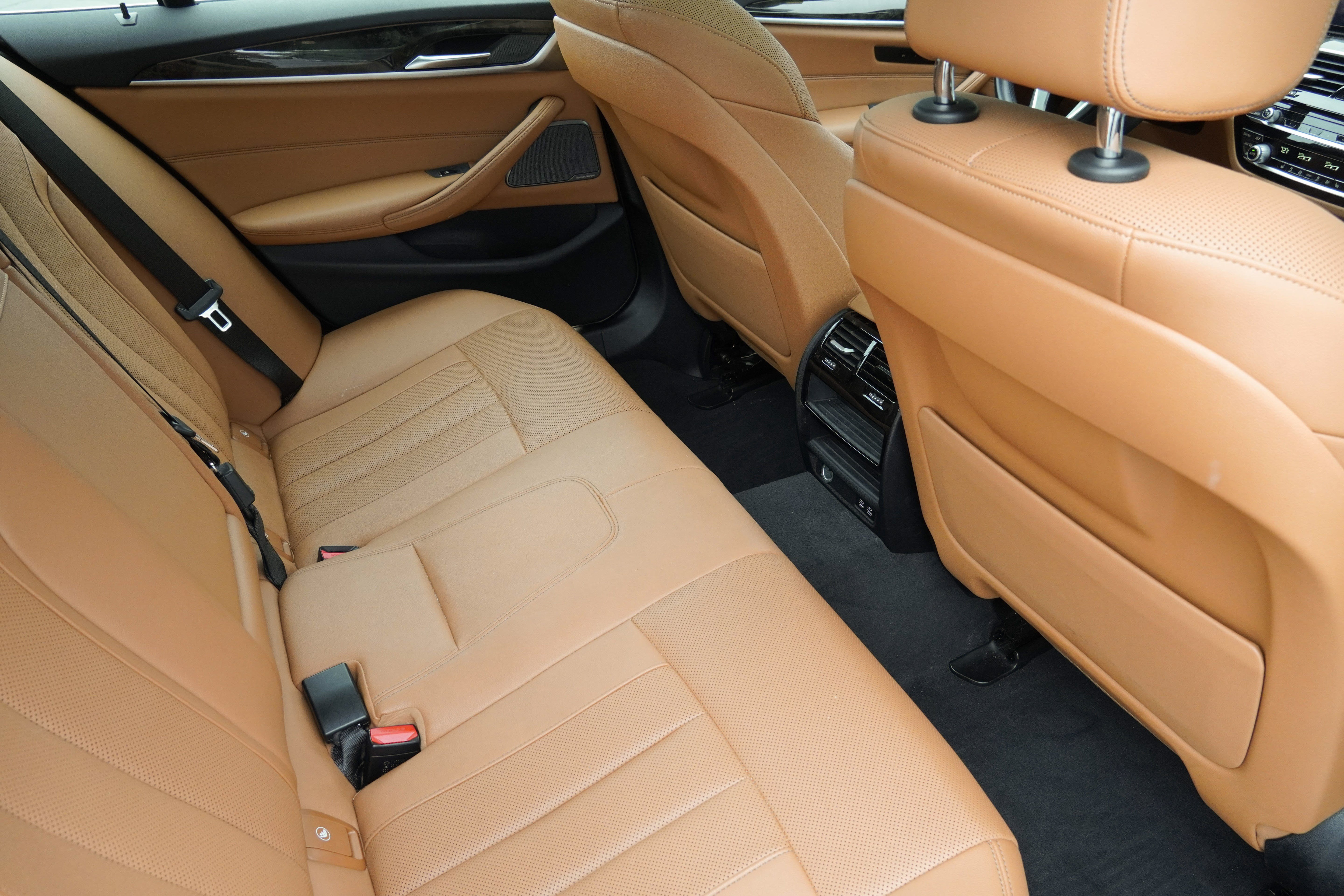 Certified 2023 BMW 530i w/ Premium Package RWD image 31
