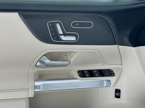 New 2026 Mercedes-Benz GLB 250 image 18