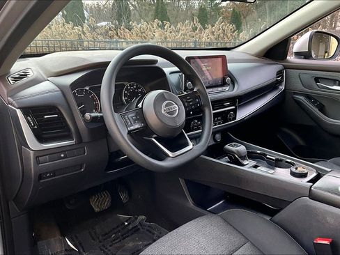 Used 2021 Nissan Rogue SV image 16