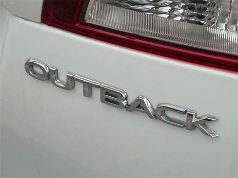 Used 2019 Subaru Outback 2.5i Premium w/ Popular Package #2 AWD/4WD image 10