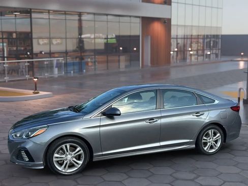 Used 2019 Hyundai Sonata SEL image 2