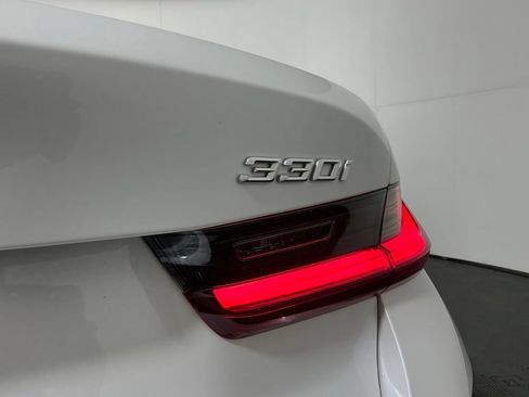 Certified 2025 BMW 330i Sedan w/ Convenience Package RWD image 24