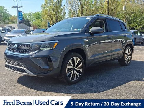 Certified 2023 Volkswagen Taos SE w/ Panoramic Sunroof Package AWD/4WD image 3