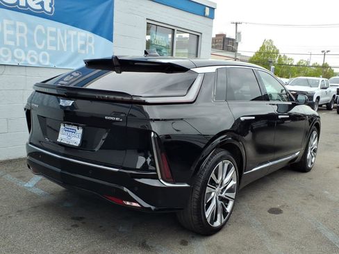 Used 2024 Cadillac Lyriq Luxury w/ LPO, Floor Liner Package AWD/4WD image 6