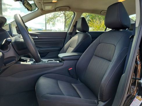 Used 2024 Nissan Altima 2.5 SV FWD image 16