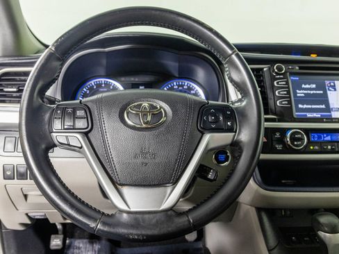 Used 2016 Toyota Highlander XLE AWD/4WD image 30