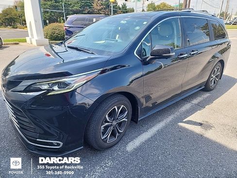 Used 2025 Toyota Sienna Platinum AWD/4WD image 1
