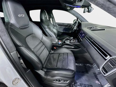 Used 2022 Porsche Cayenne GTS AWD/4WD image 30