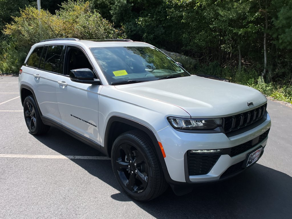 Used 2026 Jeep Grand Cherokee Limited w/ Limited Altitude Package AWD/4WD image 7