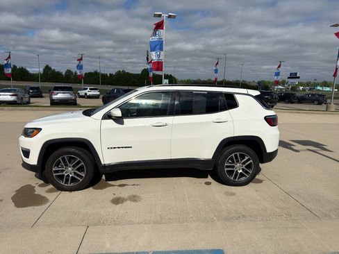 Used 2019 Jeep Compass Latitude w/ Popular Equipment Group AWD/4WD image 8