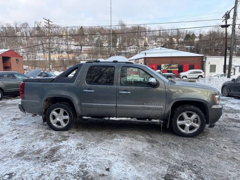 Used 2011 Chevrolet Avalanche LTZ image 6