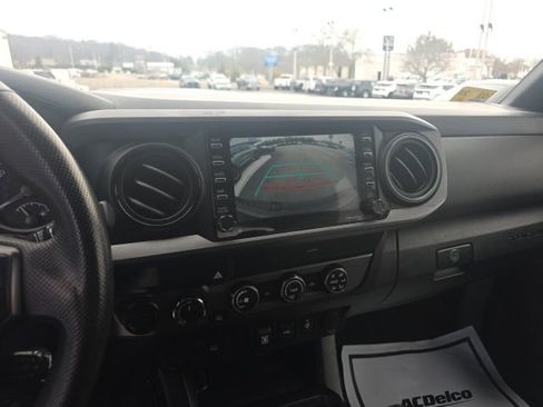 Used 2020 Toyota Tacoma TRD Sport image 26