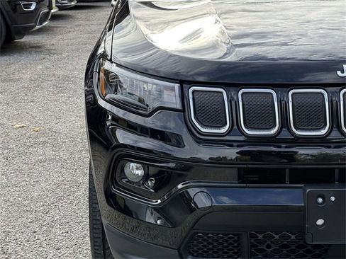 Certified 2022 Jeep Compass Limited image 9