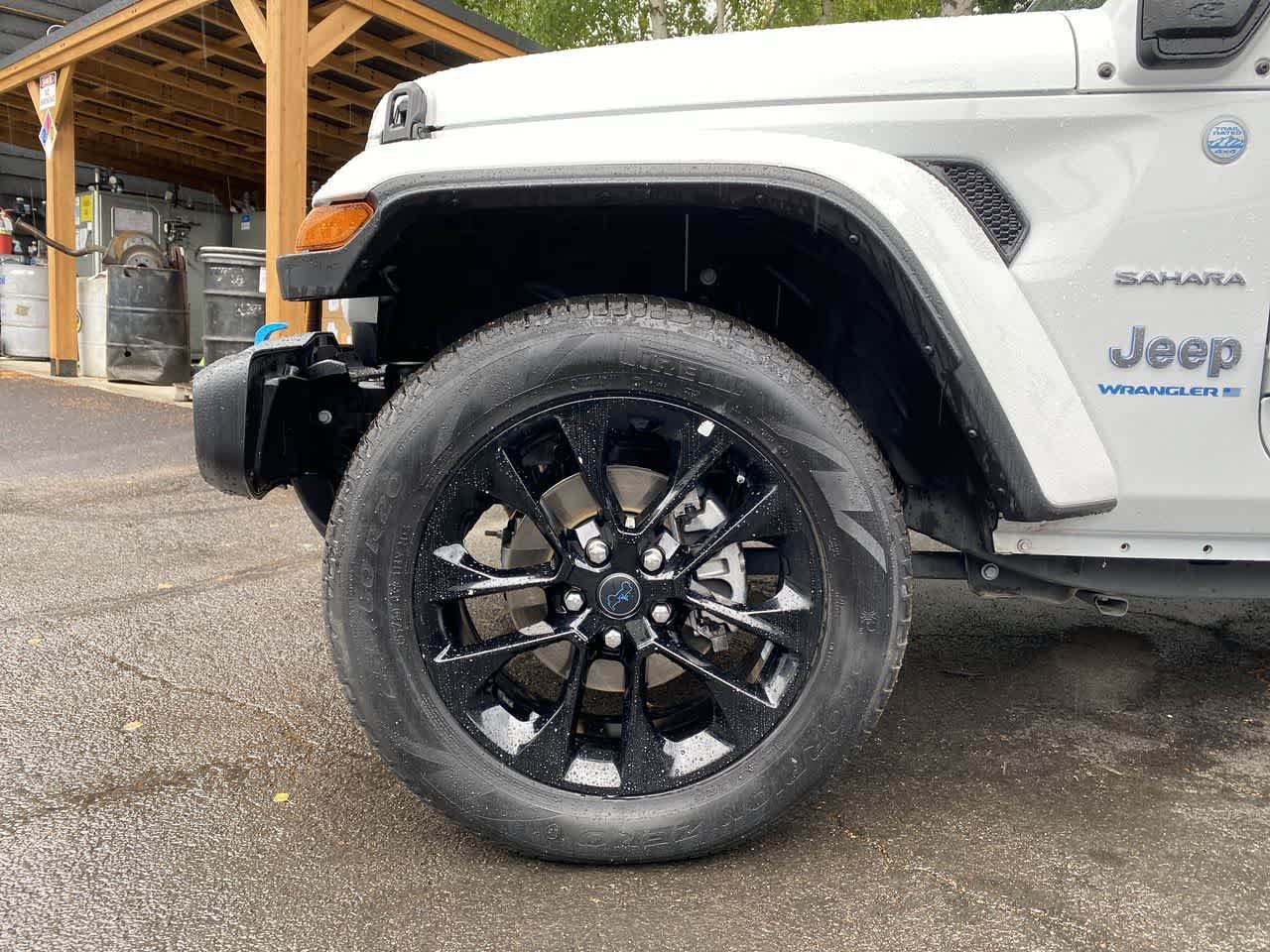 Used 2024 Jeep Wrangler Unlimited Sahara AWD/4WD image 11