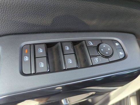Certified 2024 Nissan Pathfinder SV w/ SV Premium Package FWD image 27