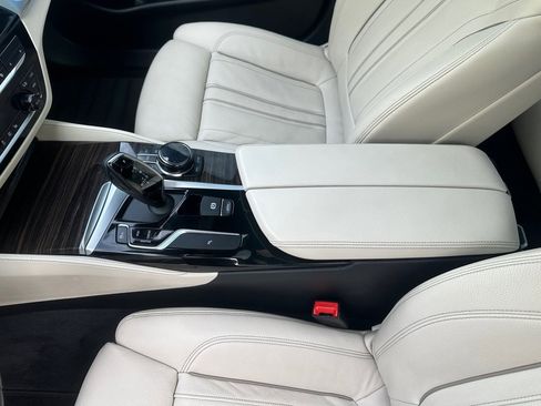 Used 2020 BMW M550i xDrive w/ Dynamic Handling Package image 14