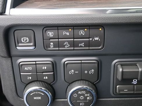 New 2026 Chevrolet Suburban Premier AWD/4WD image 37
