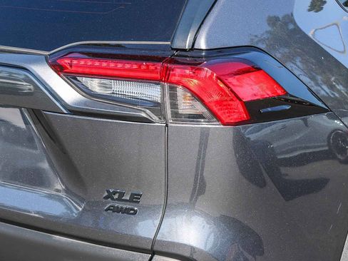 Used 2021 Toyota RAV4 XLE Premium image 10