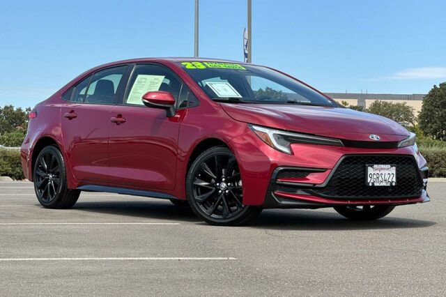 Used 2023 Toyota Corolla SE w/ Carpet Mat Package (TMS) FWD image 2