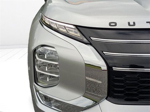 New 2025 Mitsubishi Outlander SEL image 9