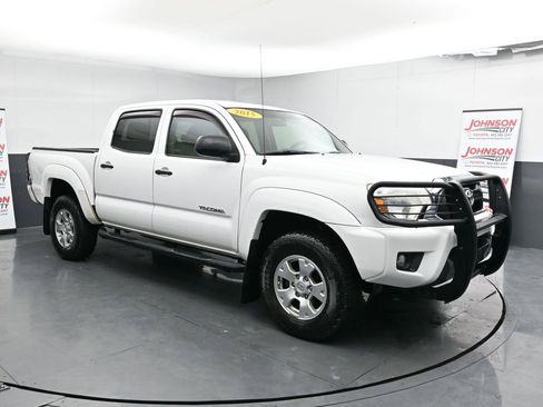 Used 2015 Toyota Tacoma PreRunner w/ SR5 Package image 2