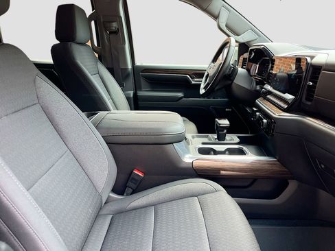 Used 2024 Chevrolet Silverado 1500 LT Trail Boss w/ Convenience Package II image 28