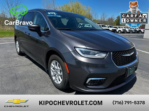 Used 2023 Chrysler Pacifica Touring-L FWD image 1