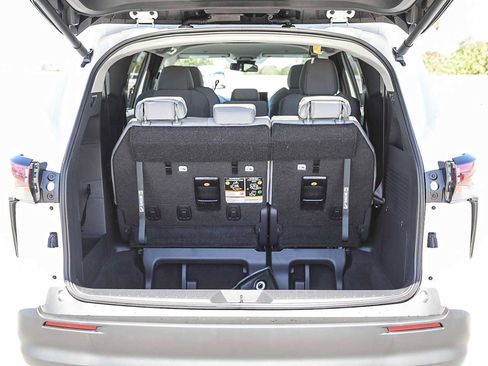 New 2026 Toyota Sienna LE image 12