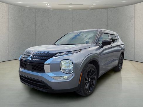 Used 2024 Mitsubishi Outlander SE Black Edition FWD image 11